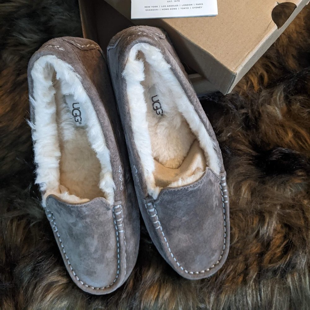 UGG Women's Ansley Moccasin, Slate (discontinued color) size 9 M US